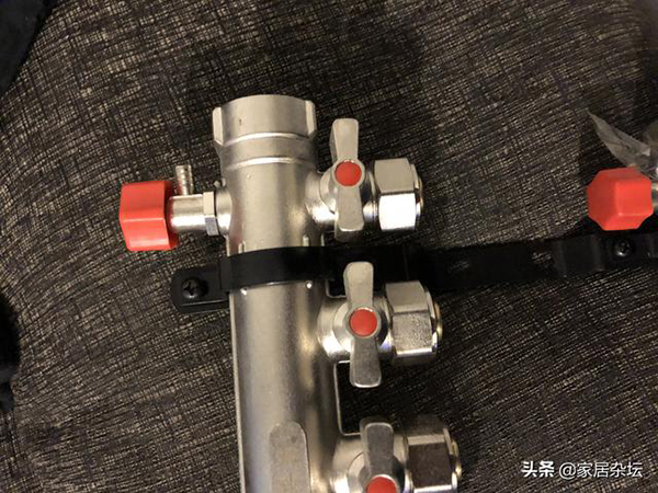 暖气应该怎么排气（暖气排气方法）