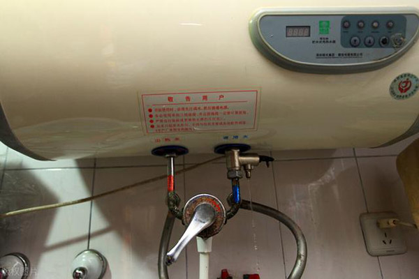 60升电热水器一天耗电量多少度电(电热水器60升每天用电量)