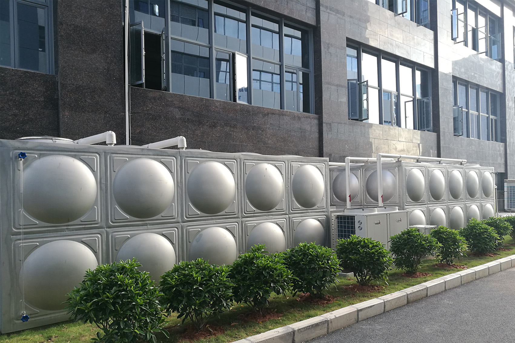 学校酒店热水工程,广东商用空气能怎么挑?