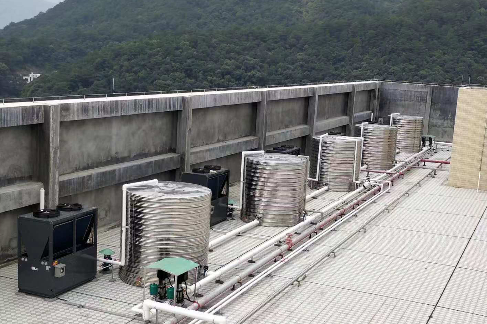 工地宿舍热水，怎么选空气能工程厂家