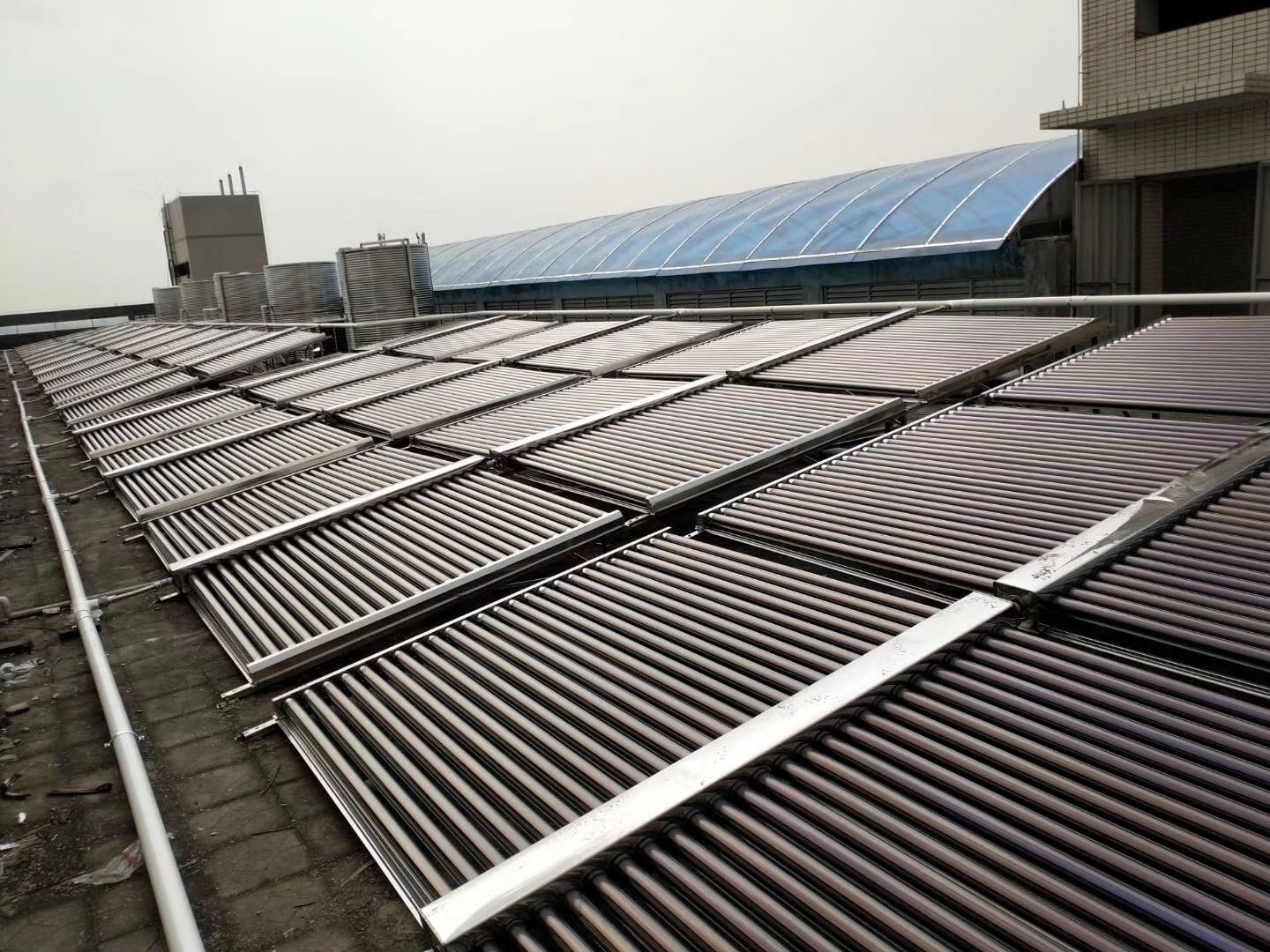 广东商用太阳能热水器设备生产厂家整理，工程商选型收藏
